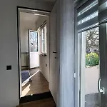 Garden Free Parking Apartment