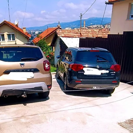Ida Free Parking