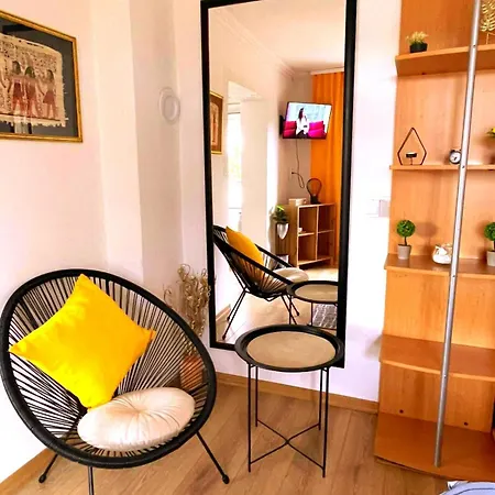 Garden Free Parking Apartment *