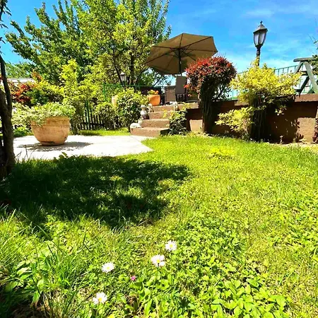 Garden Free Parking Apartment *